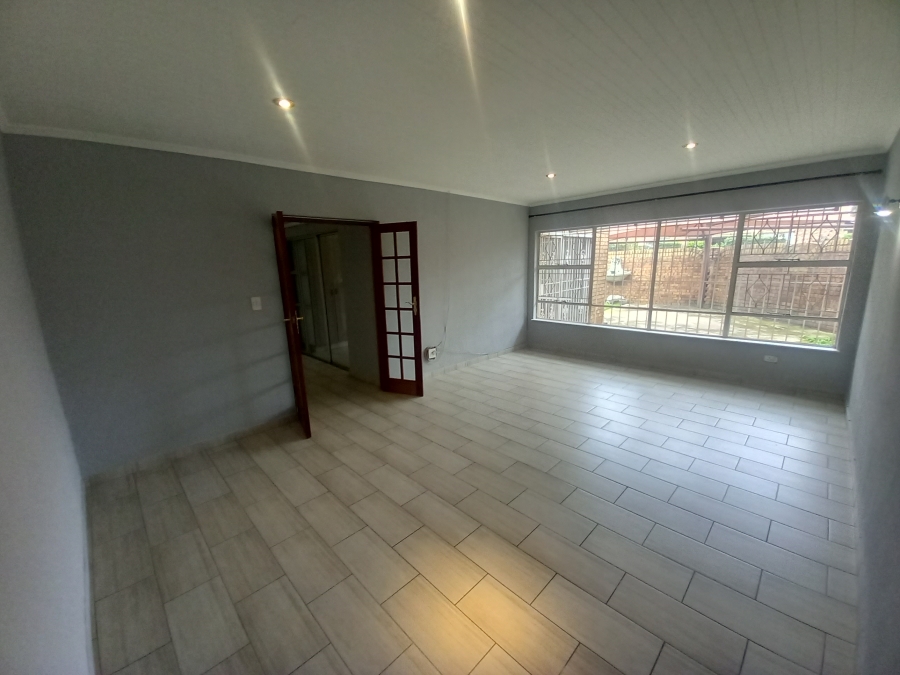 To Let 3 Bedroom Property for Rent in Farrarmere Gauteng