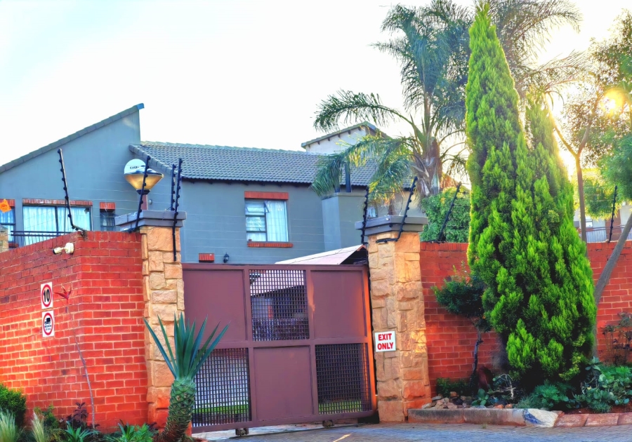 2 Bedroom Property for Sale in Noordheuwel Gauteng