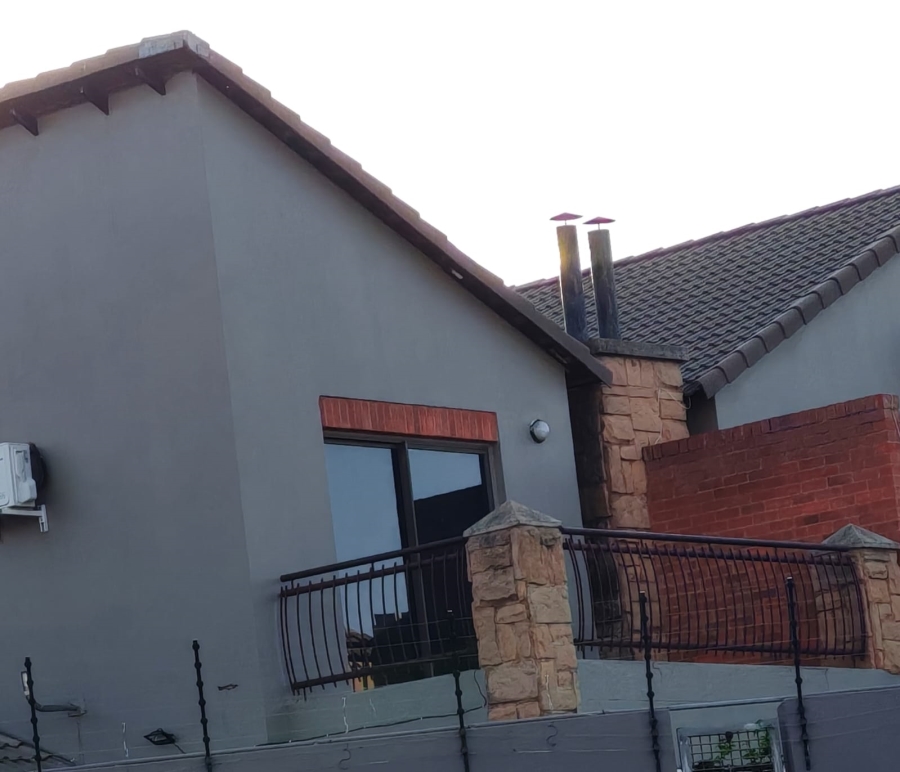 2 Bedroom Property for Sale in Noordheuwel Gauteng