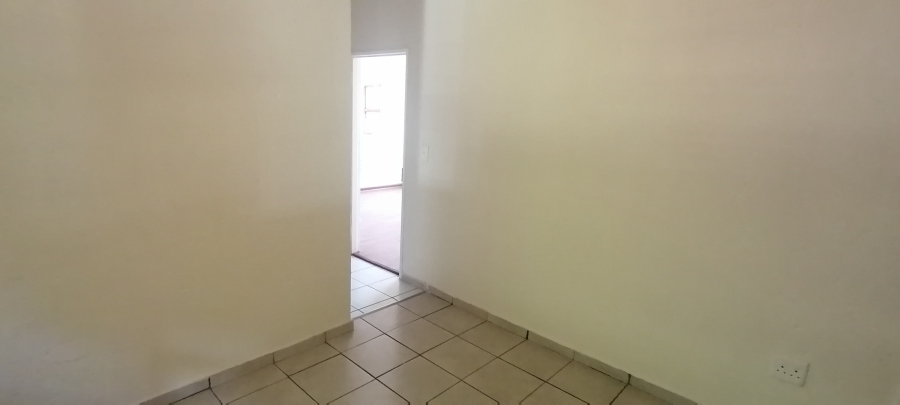 To Let 1 Bedroom Property for Rent in Weltevreden Park Gauteng