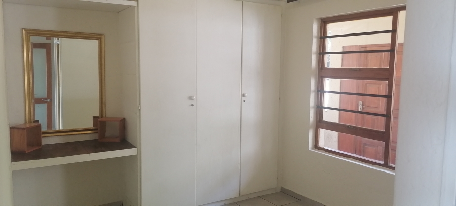 To Let 1 Bedroom Property for Rent in Weltevreden Park Gauteng