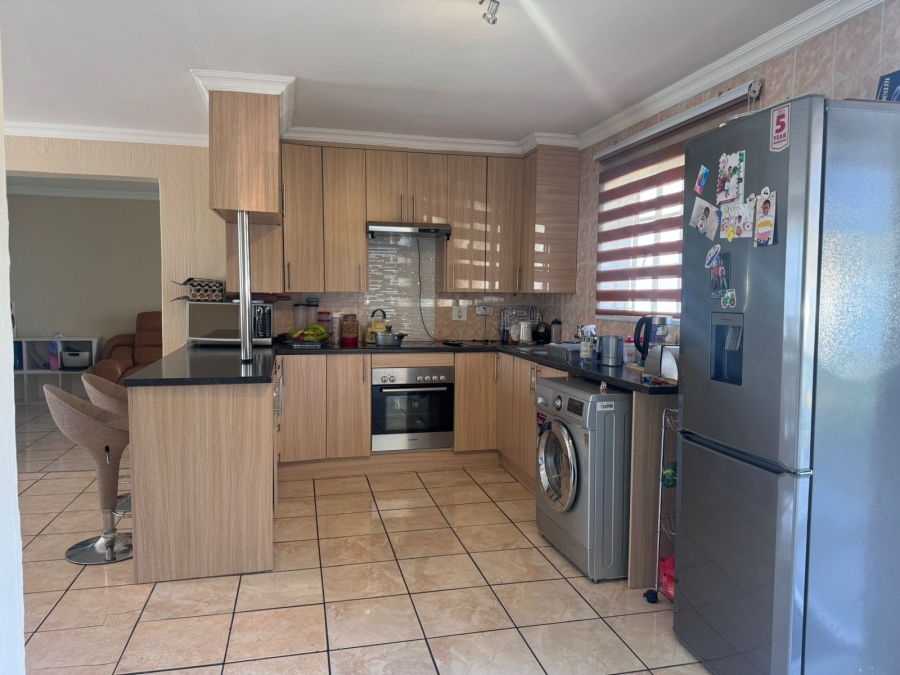 3 Bedroom Property for Sale in Dawn Park Gauteng