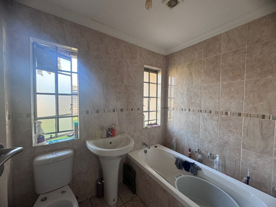 3 Bedroom Property for Sale in Dawn Park Gauteng