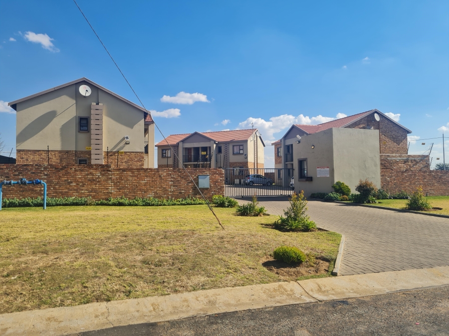 To Let 2 Bedroom Property for Rent in Dunnottar Gauteng