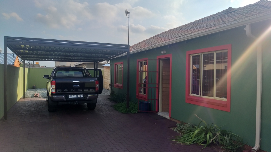 To Let 3 Bedroom Property for Rent in Sky City Gauteng