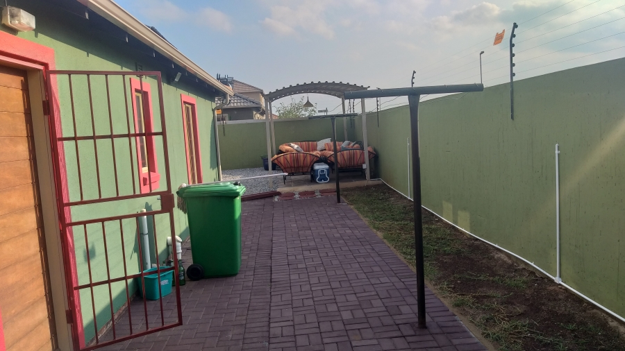 To Let 3 Bedroom Property for Rent in Sky City Gauteng