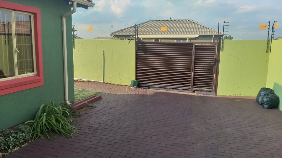 To Let 3 Bedroom Property for Rent in Sky City Gauteng