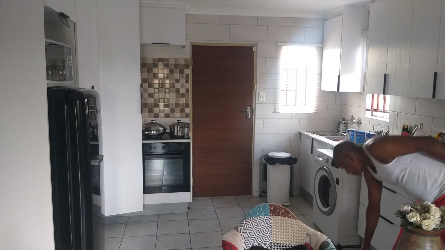 To Let 3 Bedroom Property for Rent in Sky City Gauteng