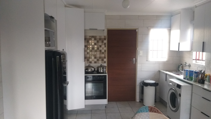 To Let 3 Bedroom Property for Rent in Sky City Gauteng