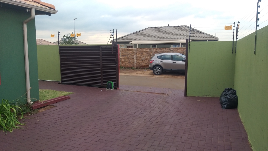 To Let 3 Bedroom Property for Rent in Sky City Gauteng