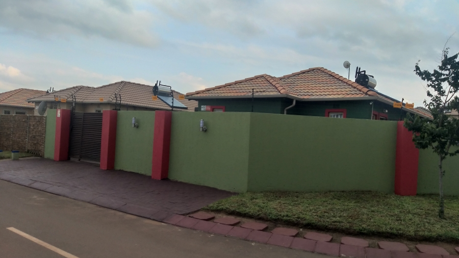 To Let 3 Bedroom Property for Rent in Sky City Gauteng