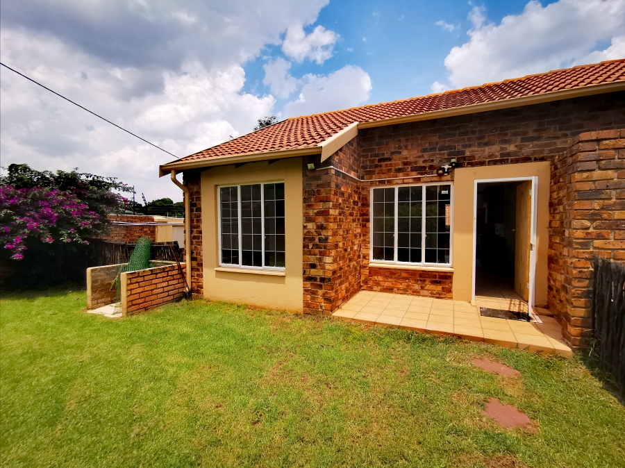 2 Bedroom Property for Sale in Allens Nek Gauteng