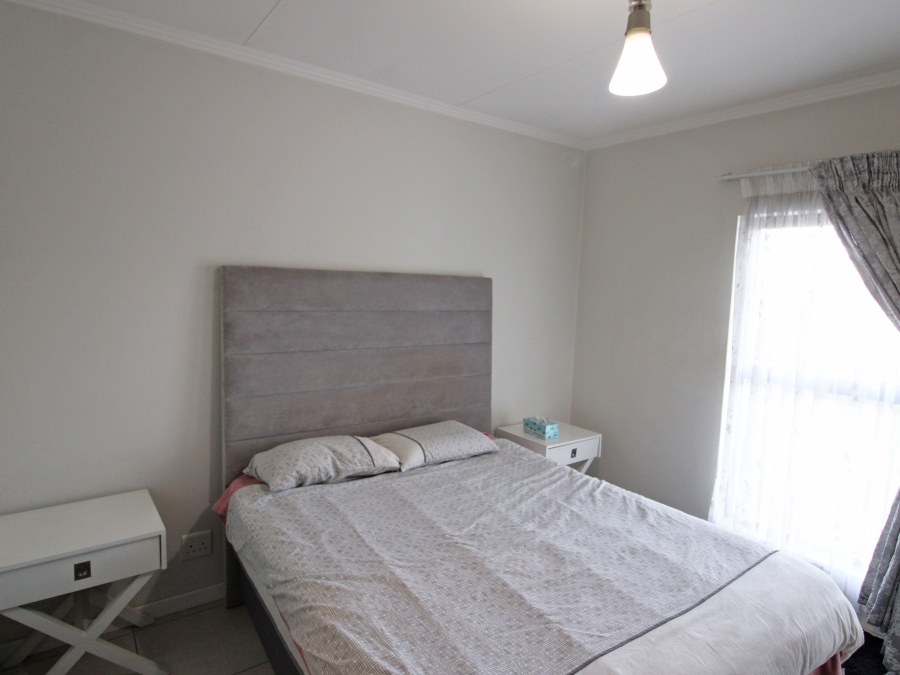 1 Bedroom Property for Sale in Bryanston Gauteng