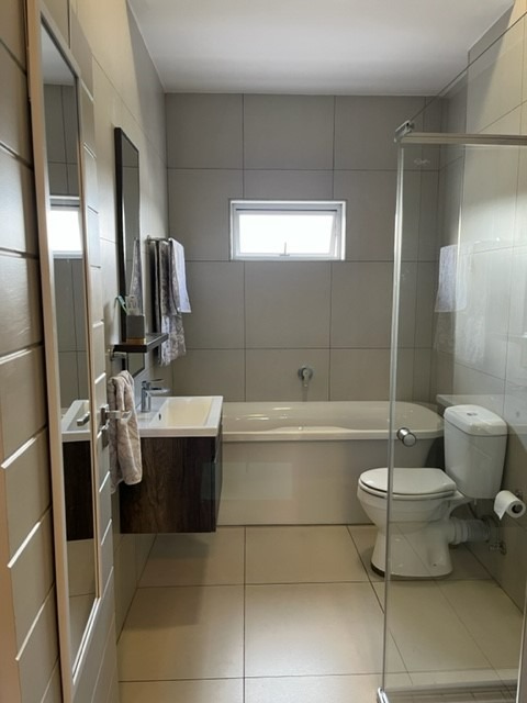 1 Bedroom Property for Sale in Bryanston Gauteng