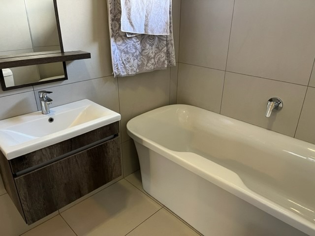 1 Bedroom Property for Sale in Bryanston Gauteng