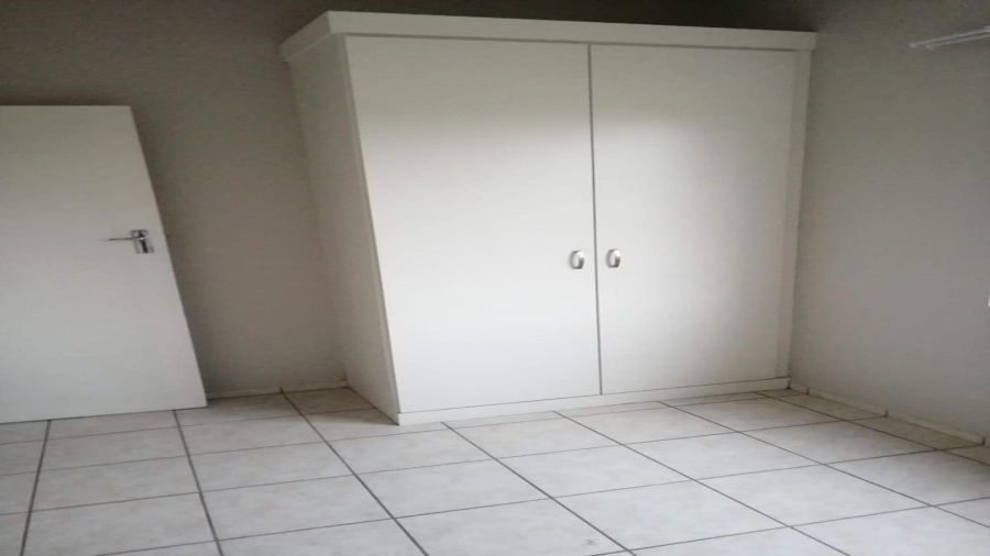 2 Bedroom Property for Sale in Crystal Park Gauteng