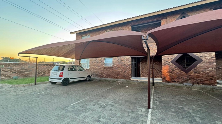 2 Bedroom Property for Sale in Crystal Park Gauteng