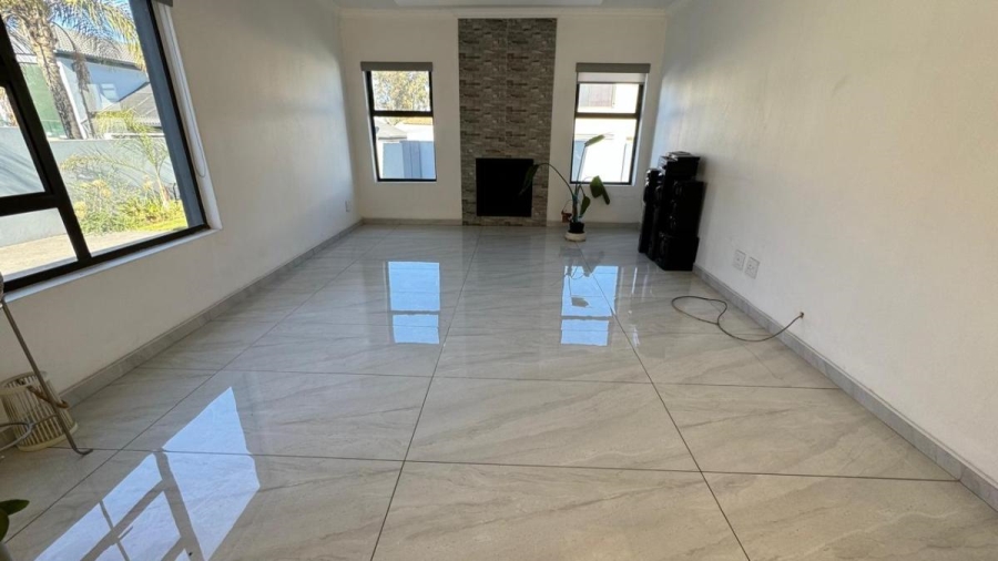 6 Bedroom Property for Sale in Helderwyk Gauteng