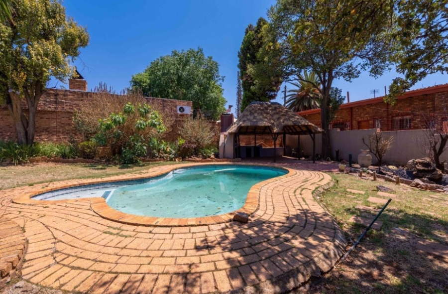 3 Bedroom Property for Sale in Glenvista Gauteng