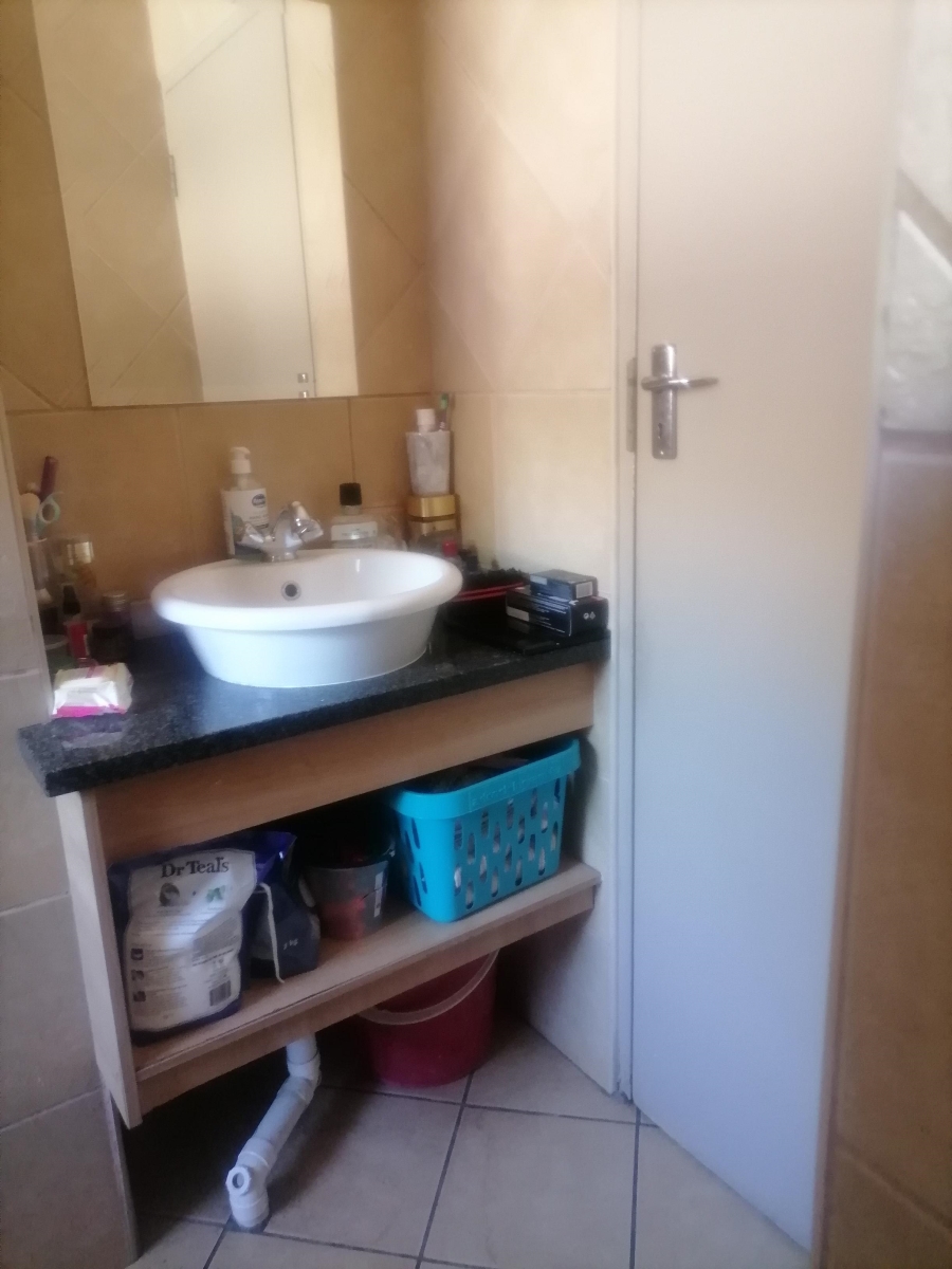 To Let 2 Bedroom Property for Rent in Halfway House Gauteng