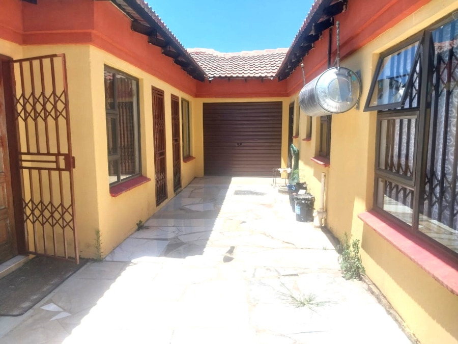 4 Bedroom Property for Sale in Windmill Park Gauteng