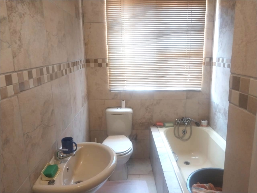 4 Bedroom Property for Sale in Windmill Park Gauteng