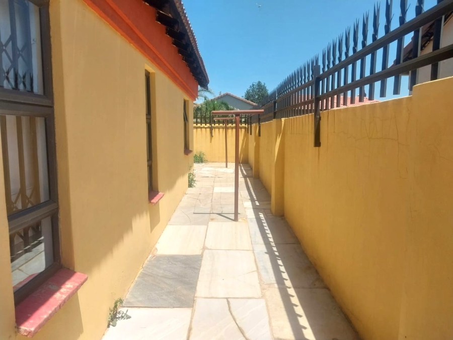 4 Bedroom Property for Sale in Windmill Park Gauteng