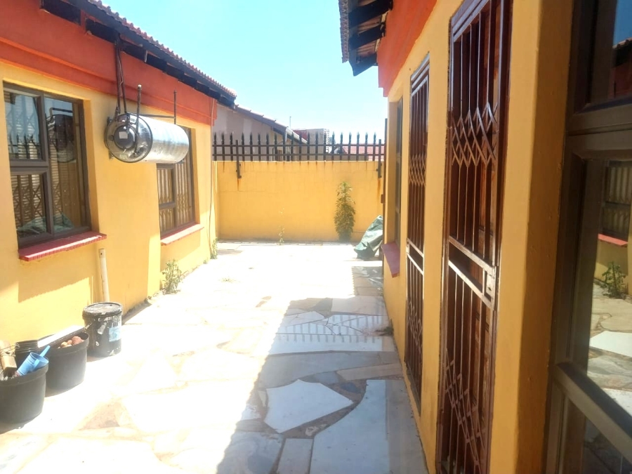 4 Bedroom Property for Sale in Windmill Park Gauteng