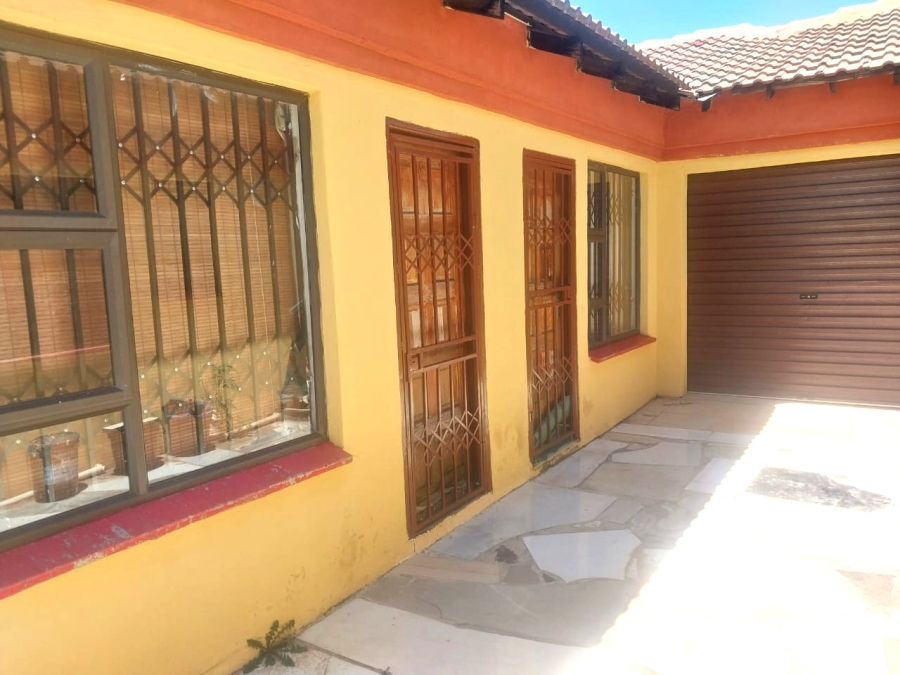 4 Bedroom Property for Sale in Windmill Park Gauteng