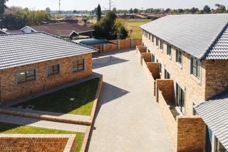 2 Bedroom Property for Sale in Brackendowns Gauteng