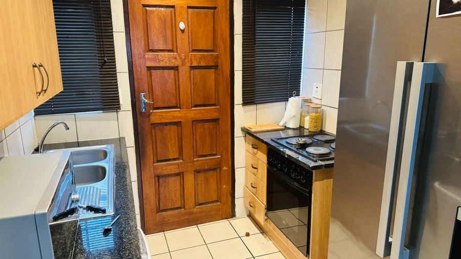 To Let 3 Bedroom Property for Rent in Clayville Gauteng