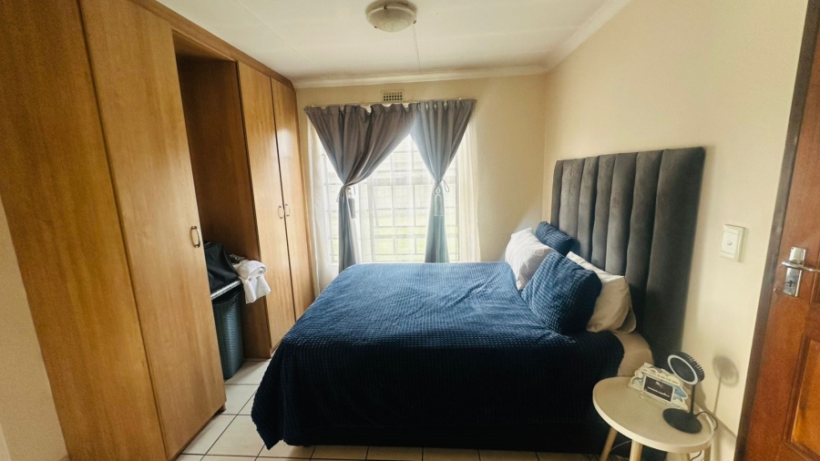 To Let 3 Bedroom Property for Rent in Clayville Gauteng