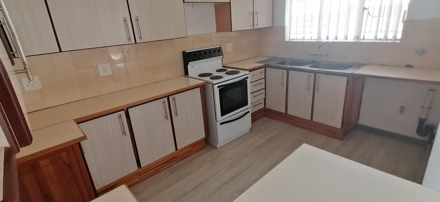 To Let 3 Bedroom Property for Rent in Bardene Gauteng