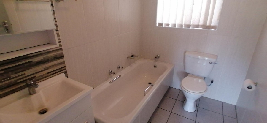 To Let 3 Bedroom Property for Rent in Bardene Gauteng