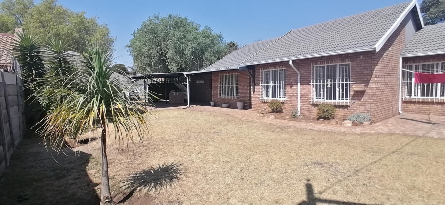 To Let 3 Bedroom Property for Rent in Bardene Gauteng