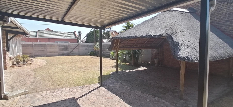 To Let 3 Bedroom Property for Rent in Bardene Gauteng