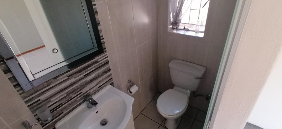 To Let 3 Bedroom Property for Rent in Bardene Gauteng