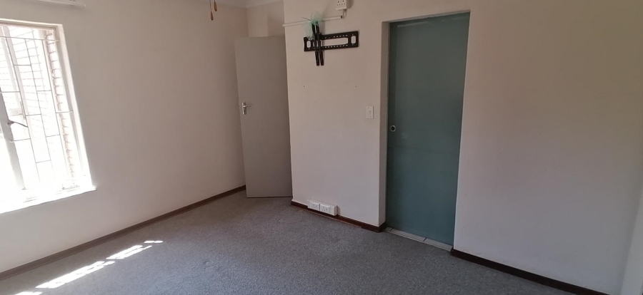 To Let 3 Bedroom Property for Rent in Bardene Gauteng