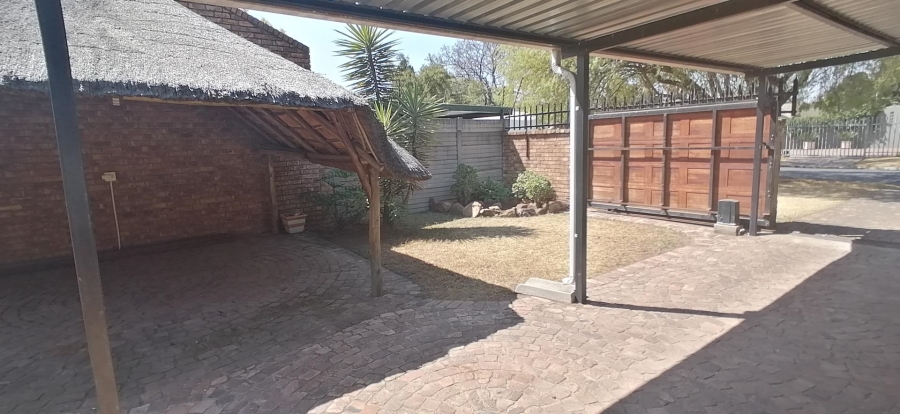 To Let 3 Bedroom Property for Rent in Bardene Gauteng