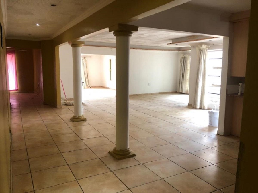 5 Bedroom Property for Sale in Leachville Ext 2 Gauteng