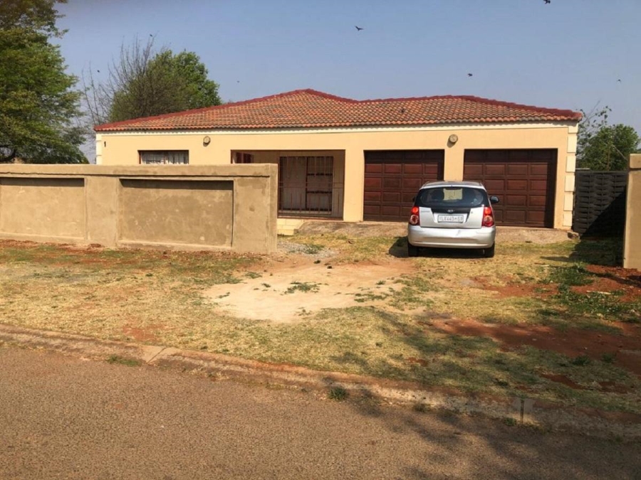 5 Bedroom Property for Sale in Leachville Ext 2 Gauteng