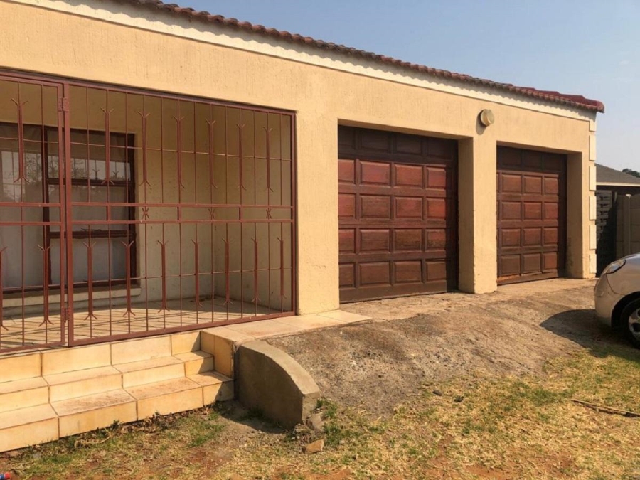 5 Bedroom Property for Sale in Leachville Ext 2 Gauteng