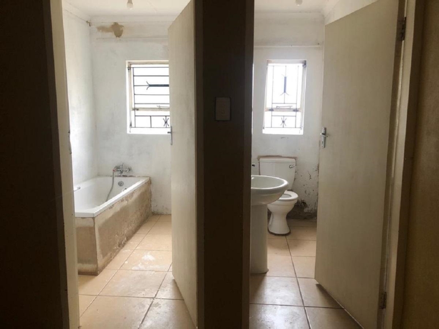 5 Bedroom Property for Sale in Leachville Ext 2 Gauteng