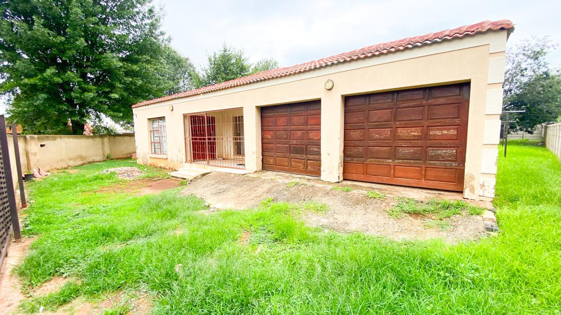 5 Bedroom Property for Sale in Leachville Ext 2 Gauteng