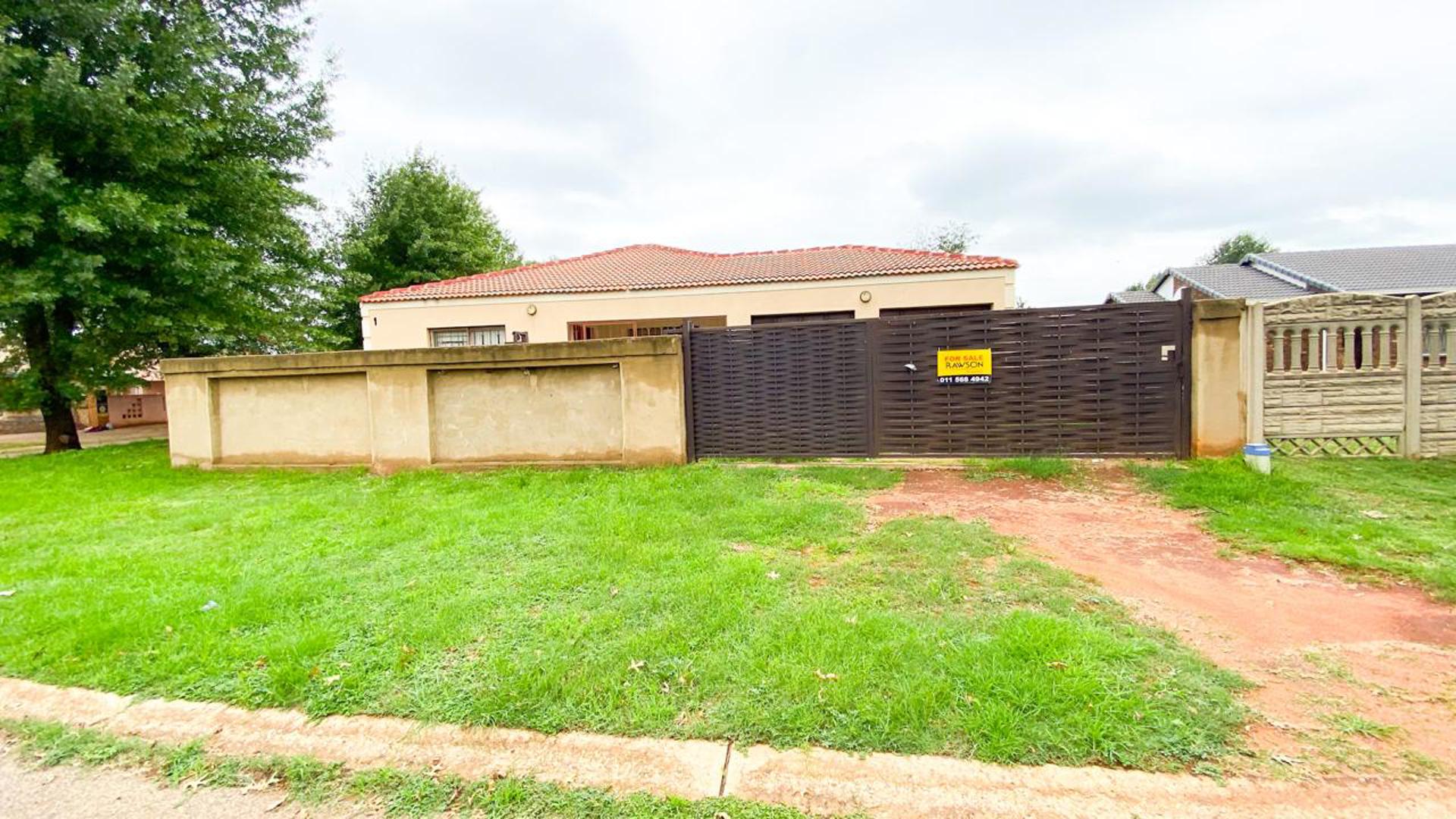 5 Bedroom Property for Sale in Leachville Ext 2 Gauteng