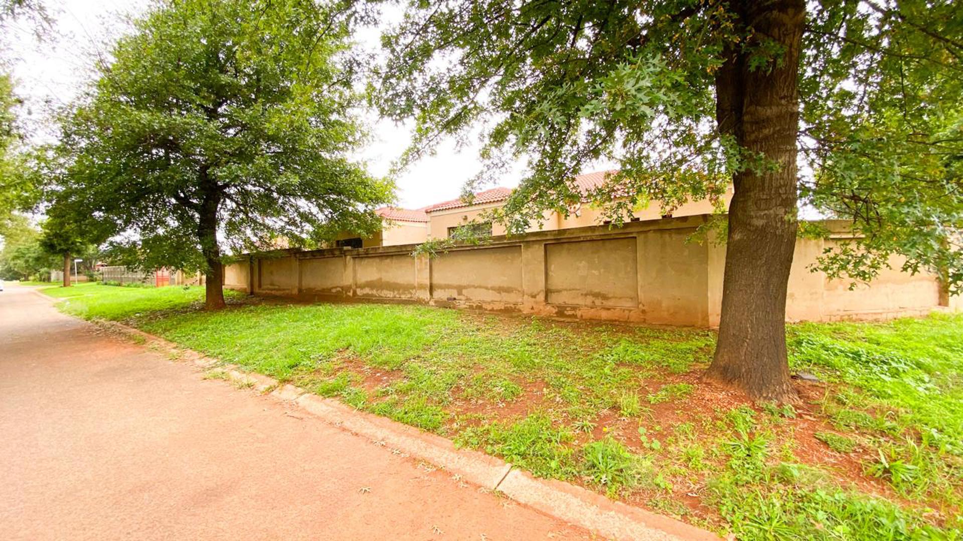 5 Bedroom Property for Sale in Leachville Ext 2 Gauteng