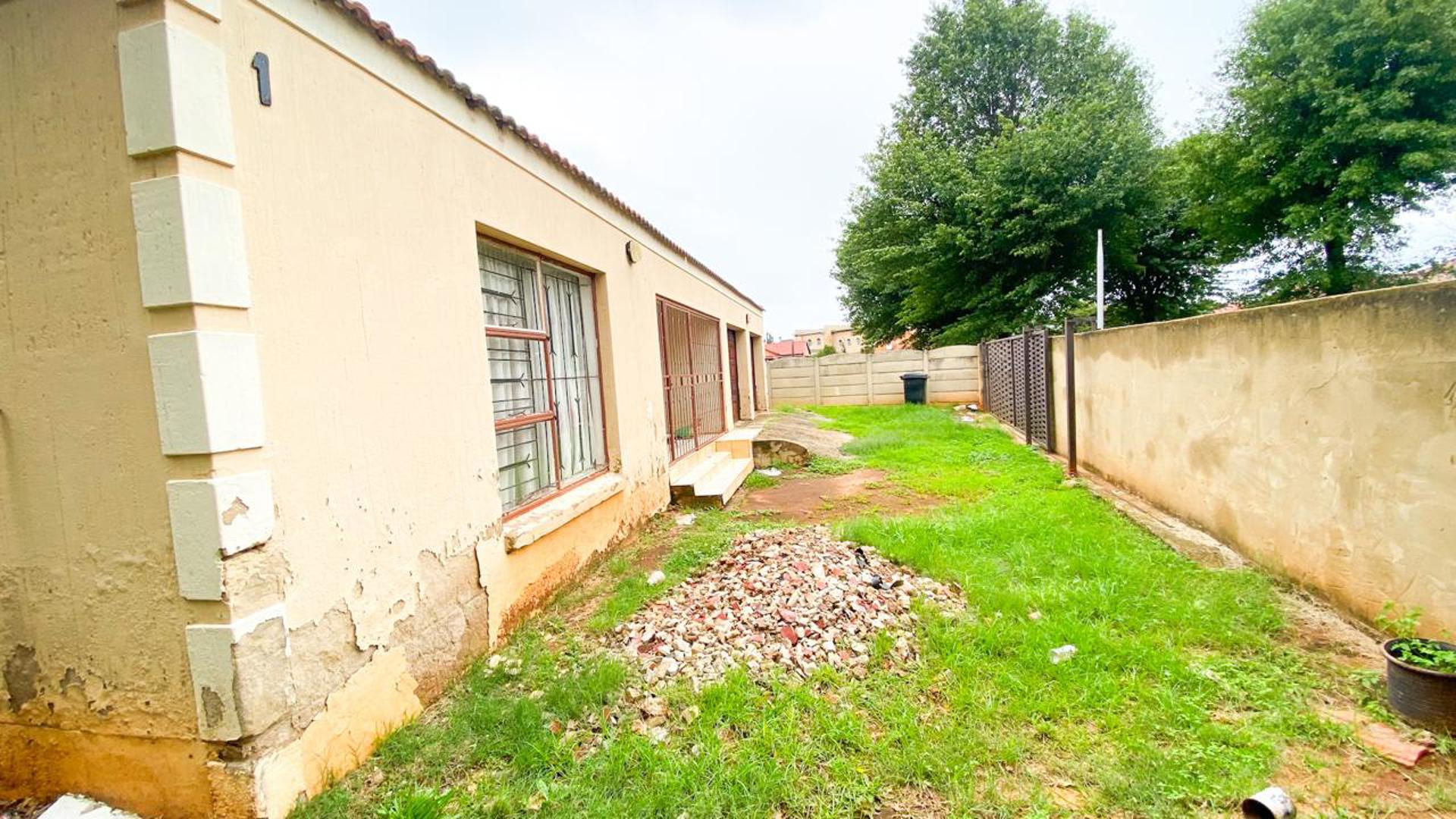 5 Bedroom Property for Sale in Leachville Ext 2 Gauteng