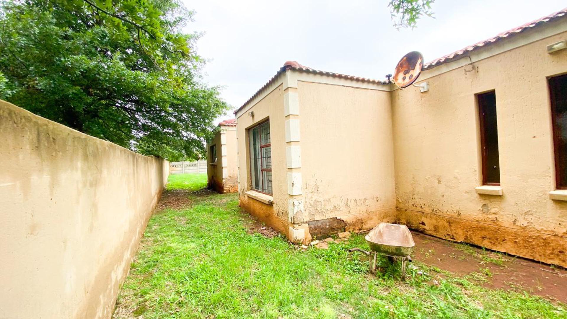 5 Bedroom Property for Sale in Leachville Ext 2 Gauteng