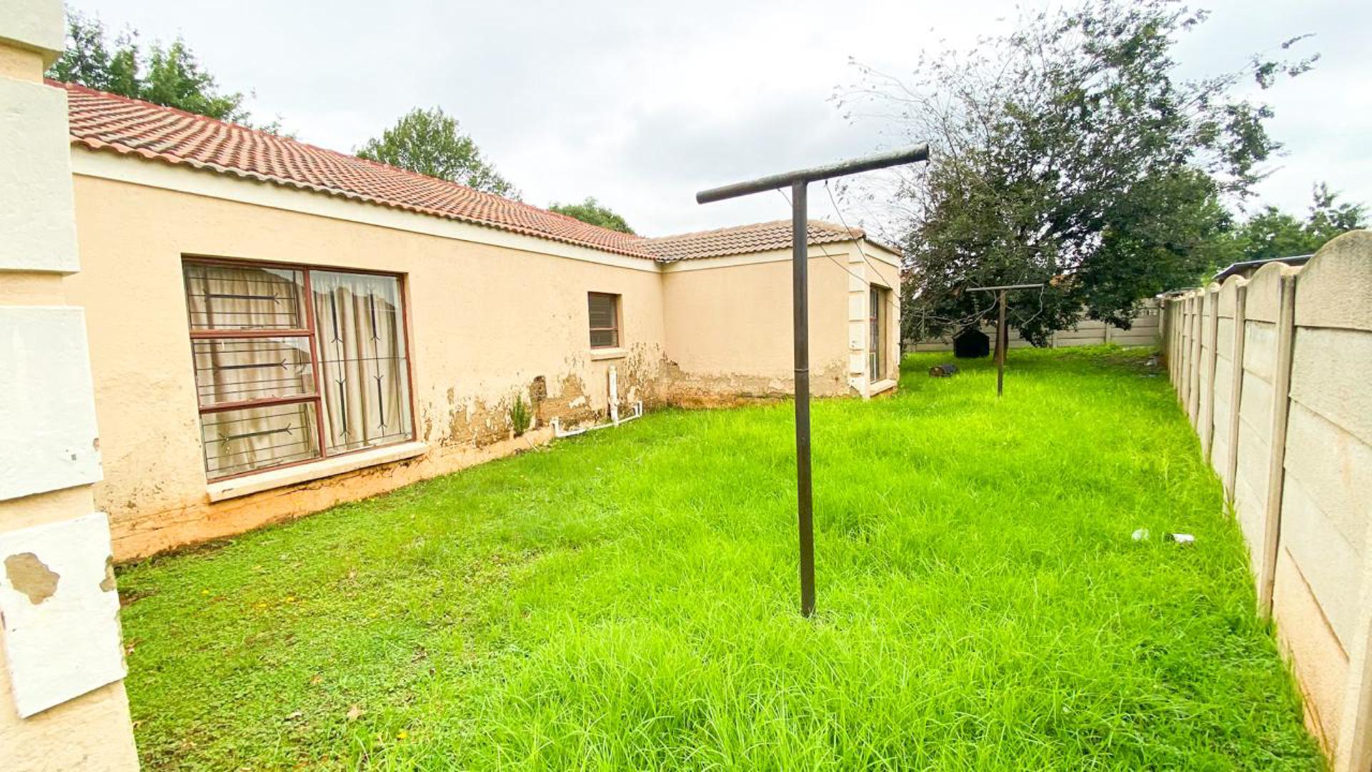 5 Bedroom Property for Sale in Leachville Ext 2 Gauteng