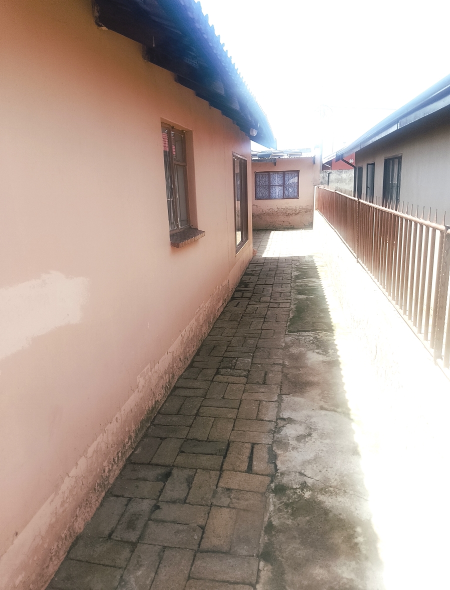 3 Bedroom Property for Sale in Likole Gauteng